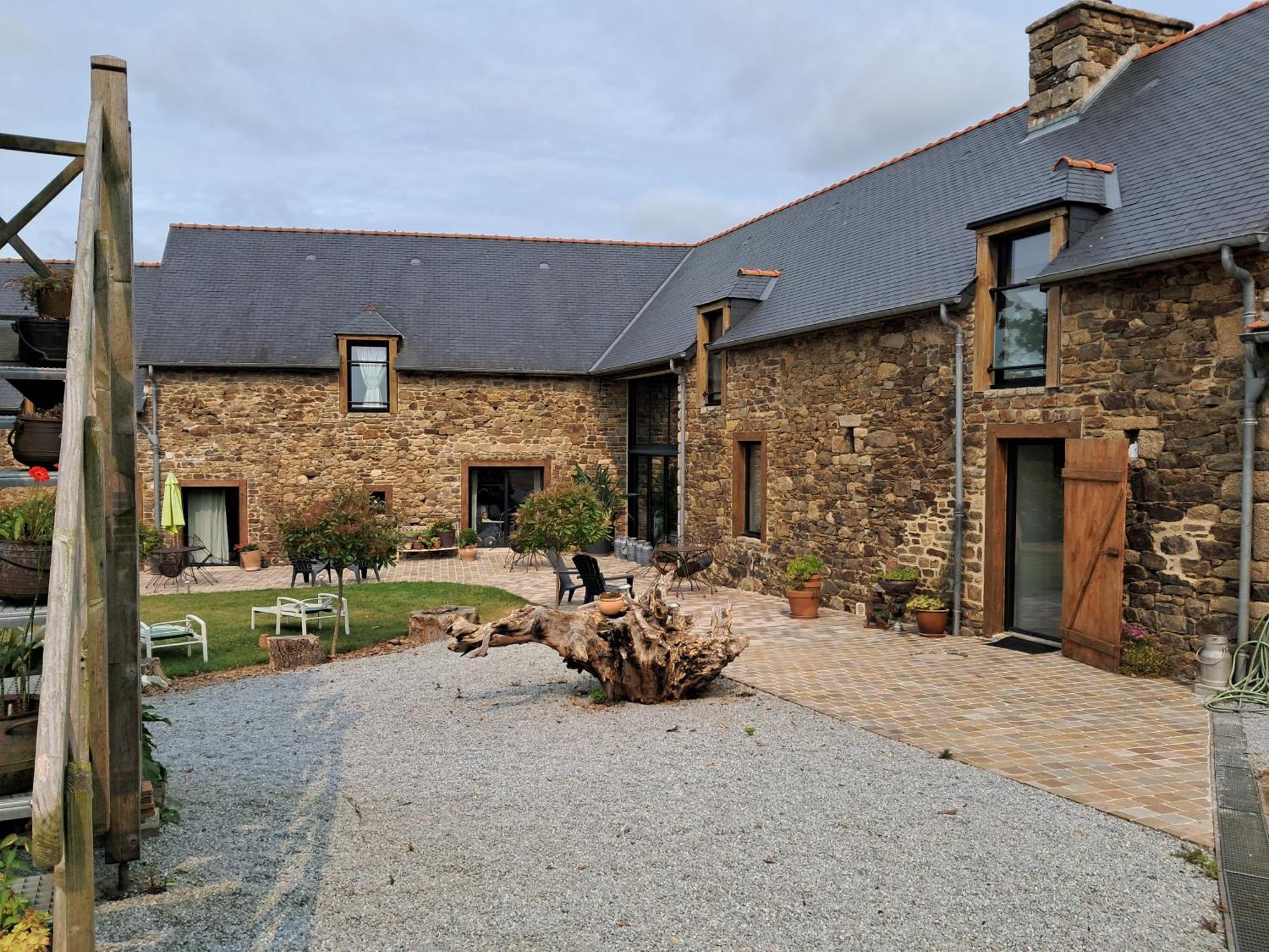 Bed and Breakfast Aux Greniers A Reves Plestan Exterior foto