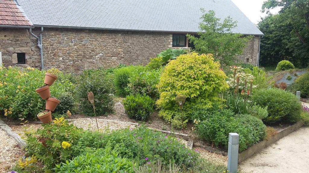 Bed and Breakfast Aux Greniers A Reves Plestan Exterior foto