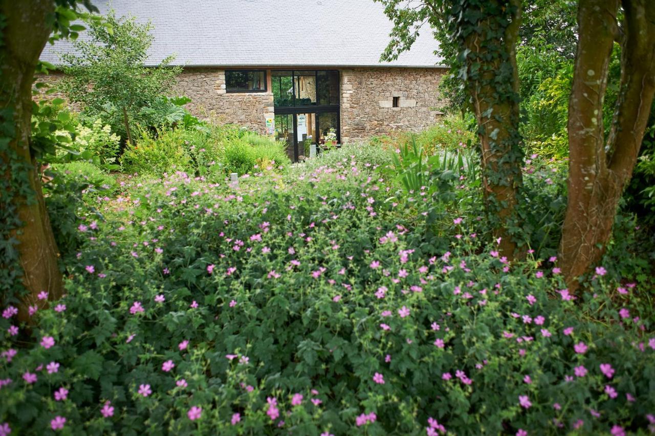 Bed and Breakfast Aux Greniers A Reves Plestan Exterior foto