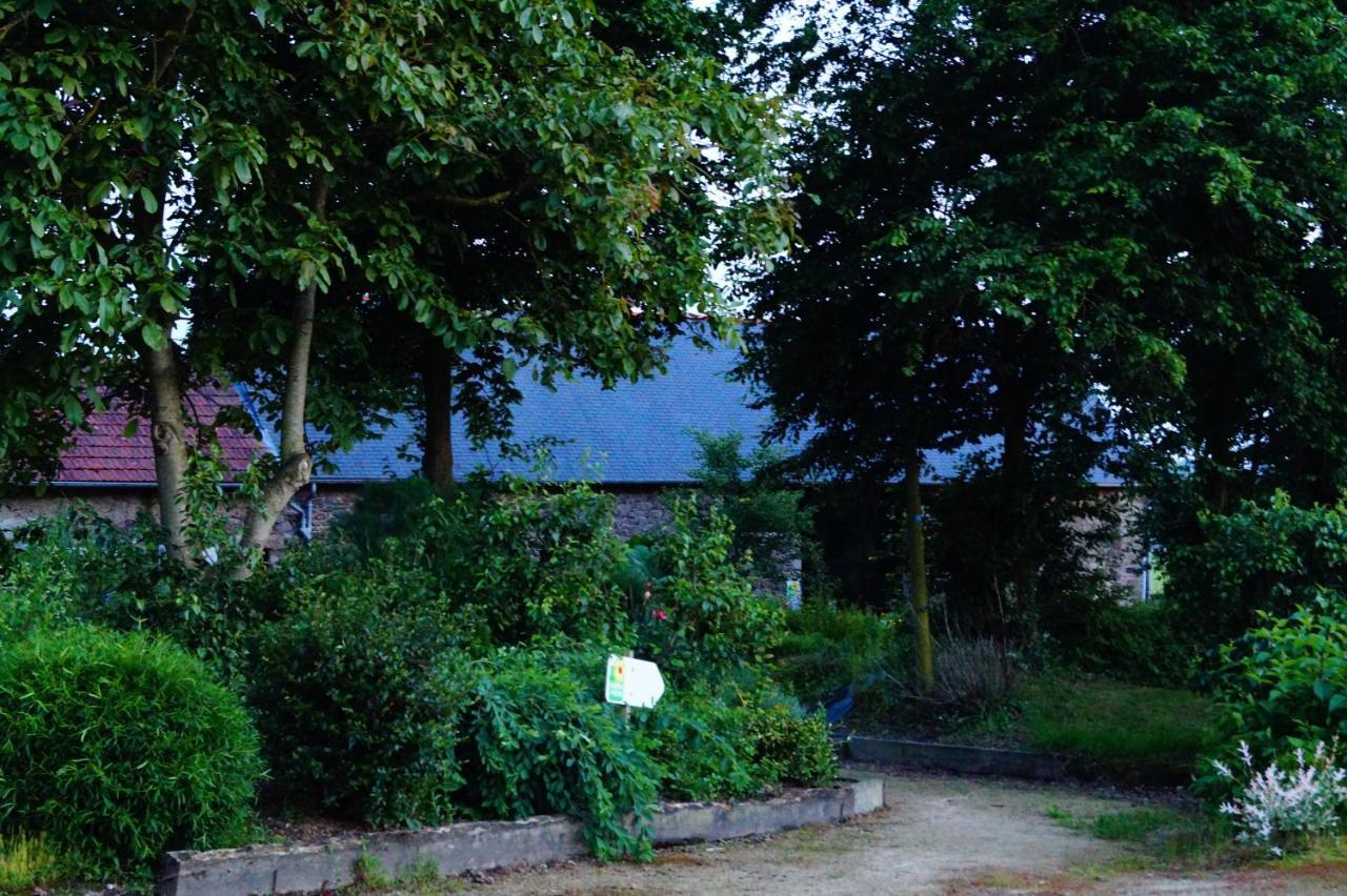 Bed and Breakfast Aux Greniers A Reves Plestan Exterior foto